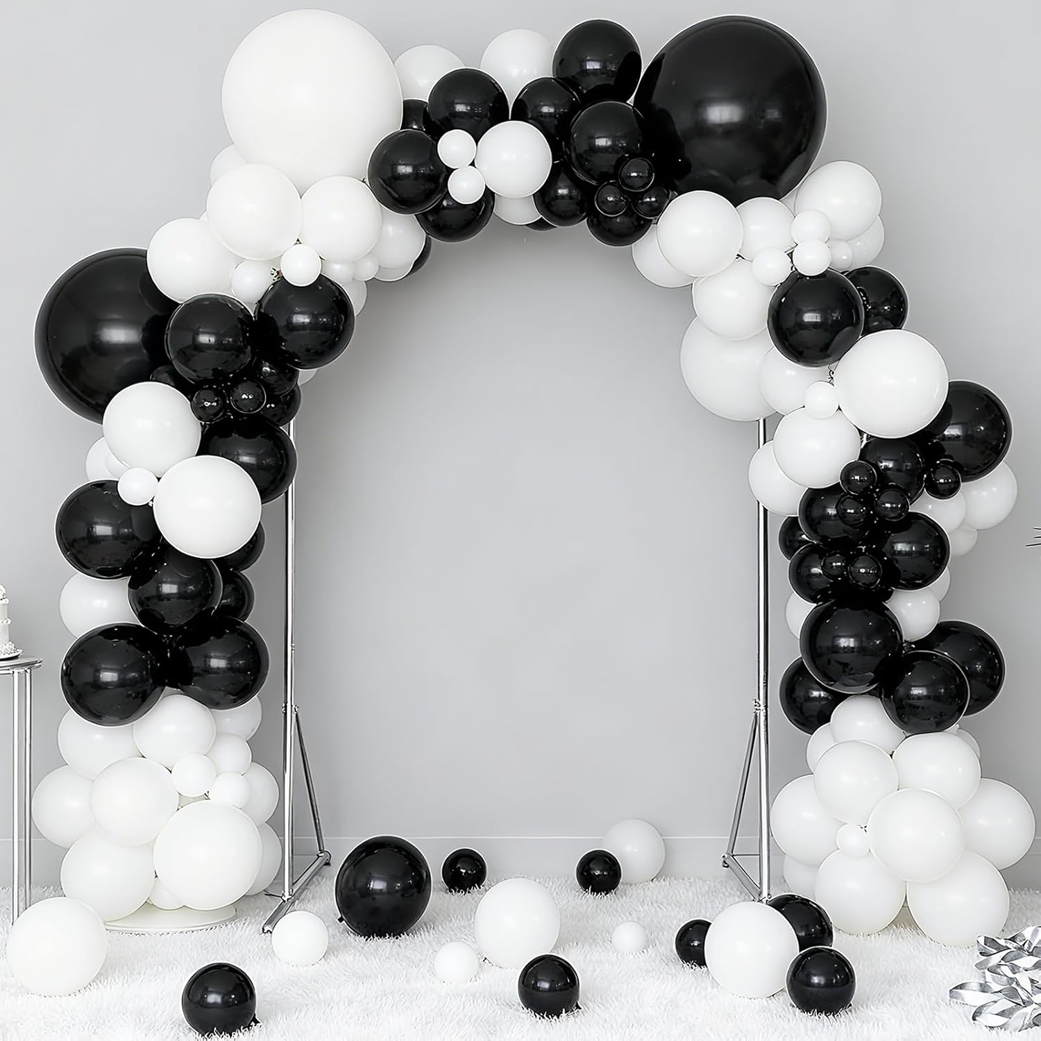 136 Pcs Black & White Latex Ba - Event Launch Party recension och pris
